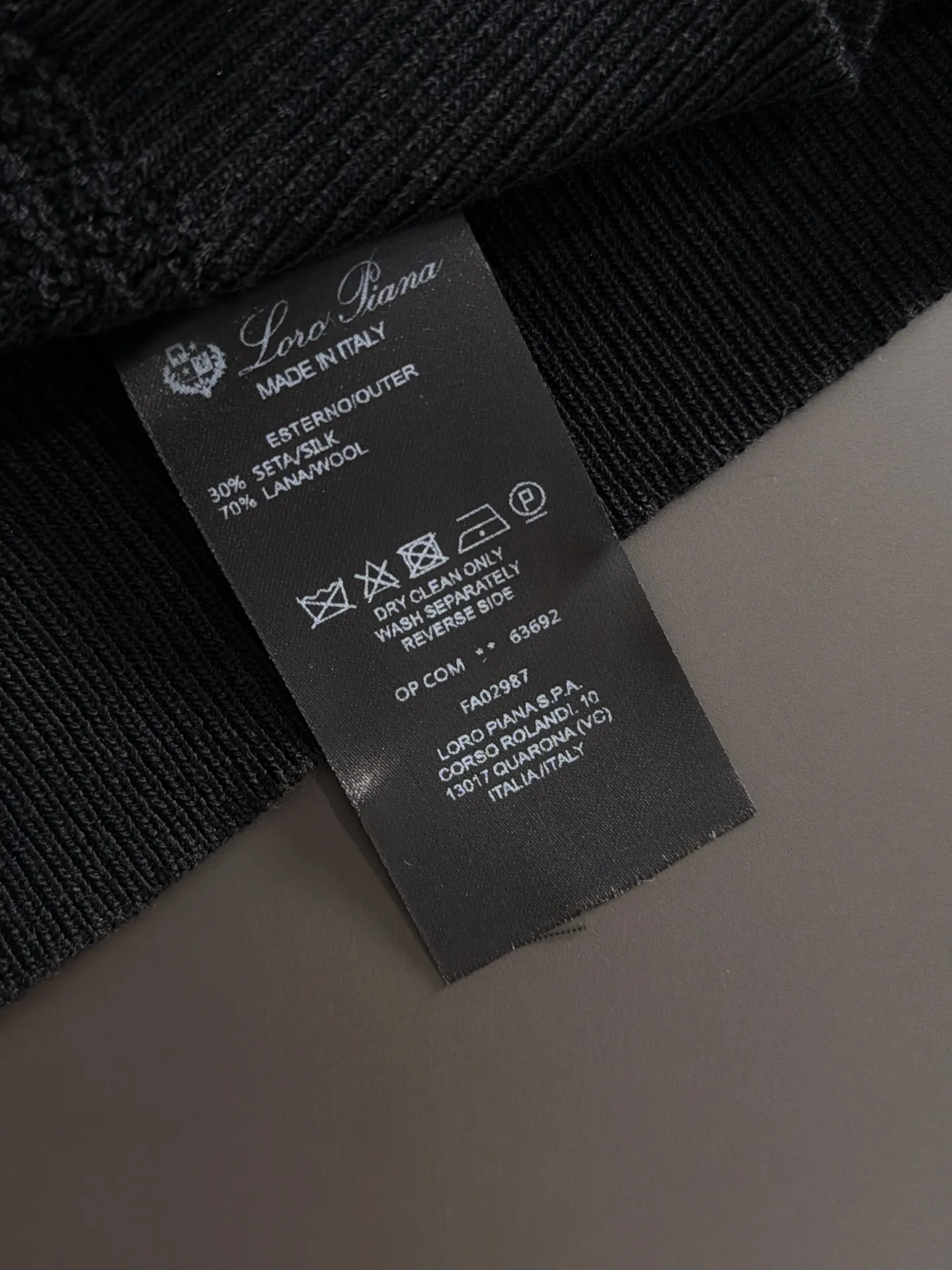 Next day shipment LP high quality Loro Piana 26ss New Arrival men's short-sleeved T-shirt Made of combed cotton yarn knitted cotton fabric, no pressure when entering and exiting the counter Exclusive control of raw materials It feels substantial when weighed, and the upper body is more textured than ordinary T-shirts. This texture can cope with the weather easily and is suitable for both hot and cold! Loose fit design, looks noble. The only correct version is available Size: M to XXXL